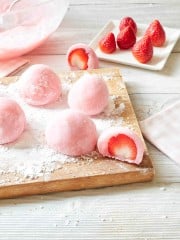 Strawberry Mochi Recipe (Quick and Easy)
