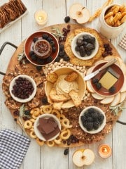 how to display crackers with cheese