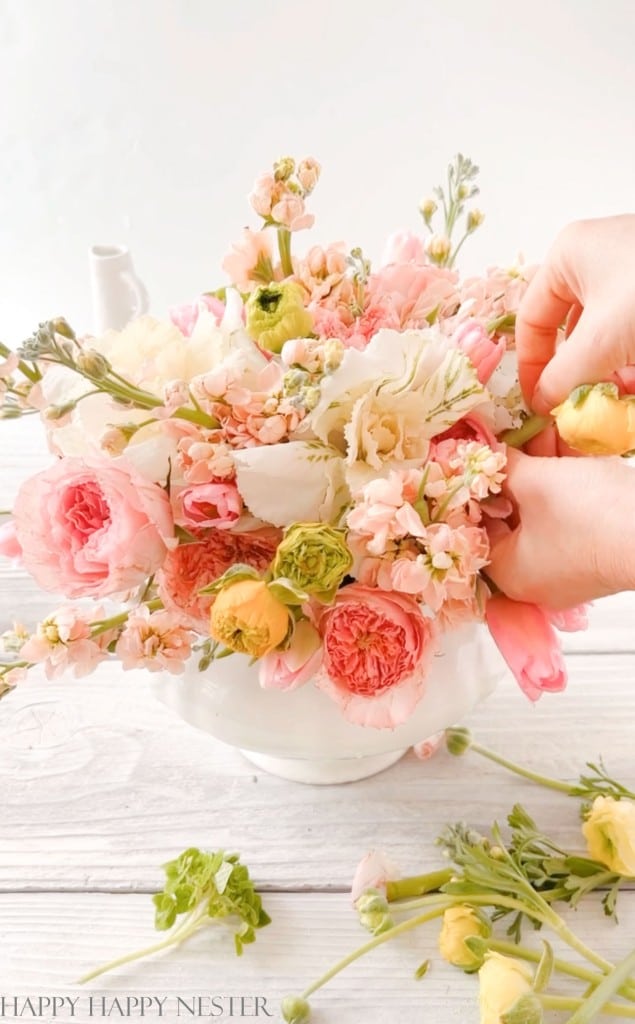 how to make a vintage style looking flower arrangement