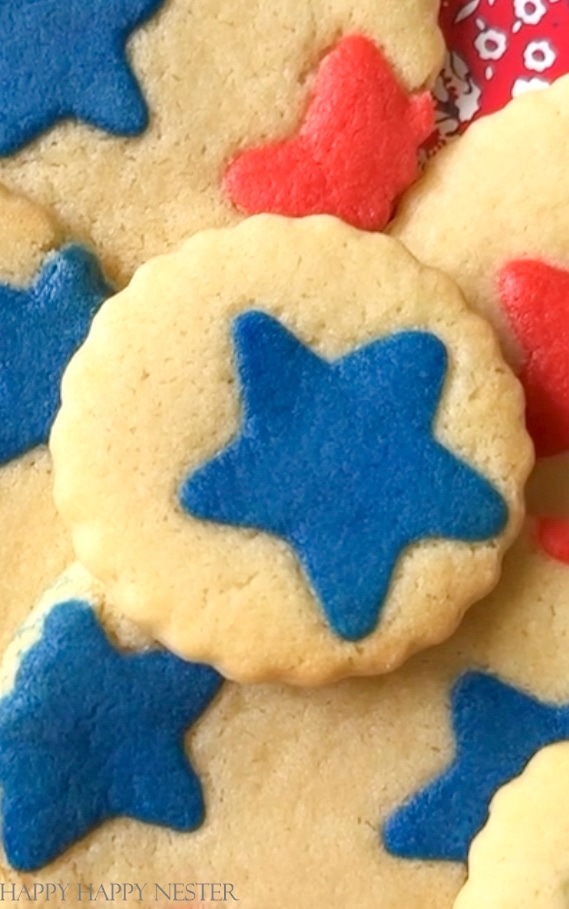 round sugar cookie with a blue star i the middle of it